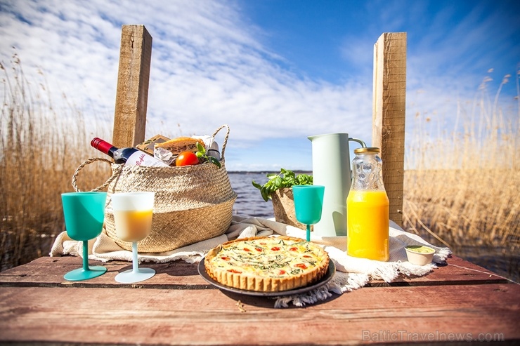 Restorāns Baltvilla sagatavojis īpašu piedāvājumu - svaigo uzkodu un desertu piknika grozu līdzņemšanai, ko baudīt, dodoties pastaigā uz mežu, jūru va Restorāns Baltvilla sagatavojis īpašu piedāvājumu - svaigo uzkodu un desertu piknika grozu līdzņemšanai, ko baudīt, dodoties pastaigā uz mežu, jūru va 281846