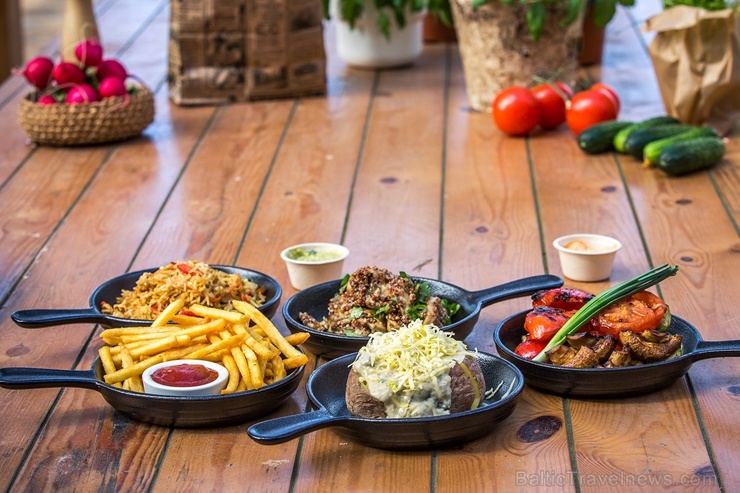 Restorāns Baltvilla sagatavojis īpašu piedāvājumu - svaigo uzkodu un desertu piknika grozu līdzņemšanai, ko baudīt, dodoties pastaigā uz mežu, jūru va Restorāns Baltvilla sagatavojis īpašu piedāvājumu - svaigo uzkodu un desertu piknika grozu līdzņemšanai, ko baudīt, dodoties pastaigā uz mežu, jūru va 281849