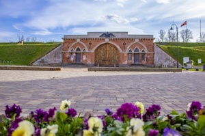 Daugavpils cietoksni ieskauj pavasara ziedonis 