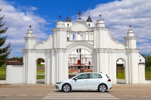 Travelnews.lv apceļo Latgali un Pierīgu ar jauno «Volkswagen Golf 8 1.5 eTSI»