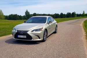 Travelnews.lv apceļo Latviju ar «Lexus ES 300h»
