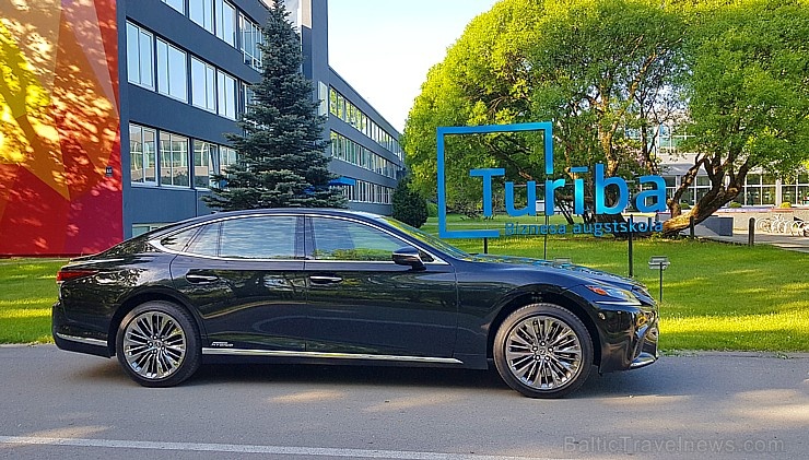 Travelnews.lv apceļo Latviju ar premium klases «Lexus LS 500h» 283729