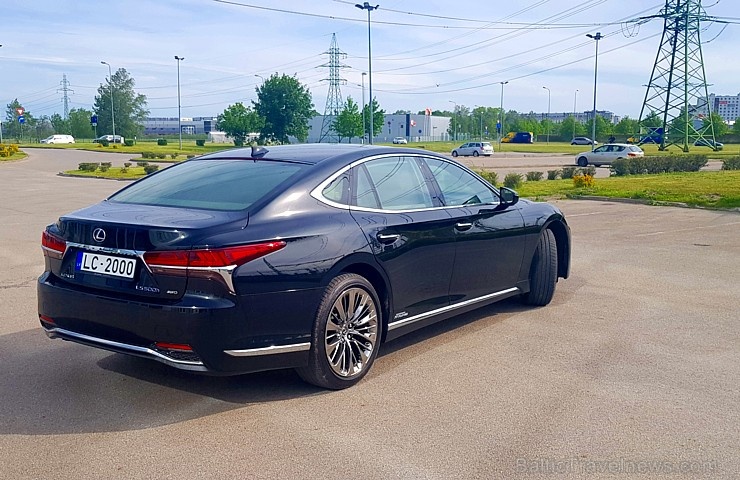 Travelnews.lv apceļo Latviju ar premium klases «Lexus LS 500h» 283740