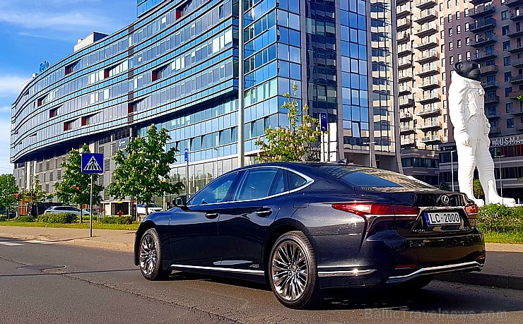 Travelnews.lv apceļo Latviju ar premium klases «Lexus LS 500h» 283744