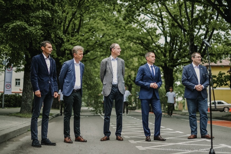 Siguldā atklāta Latvijā pirmā velo iela, kas darbojas kā pilotprojekts Siguldas kopējās satiksmes uzlabošanas koncepcijā Siguldā atklāta Latvijā pirmā velo iela, kas darbojas kā pilotprojekts Siguldas kopējās satiksmes uzlabošanas koncepcijā 283957