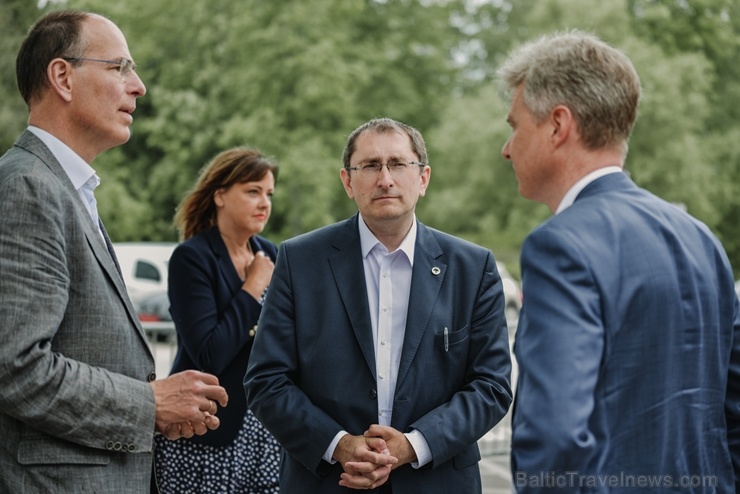 Siguldā atklāta Latvijā pirmā velo iela, kas darbojas kā pilotprojekts Siguldas kopējās satiksmes uzlabošanas koncepcijā Siguldā atklāta Latvijā pirmā velo iela, kas darbojas kā pilotprojekts Siguldas kopējās satiksmes uzlabošanas koncepcijā 283958