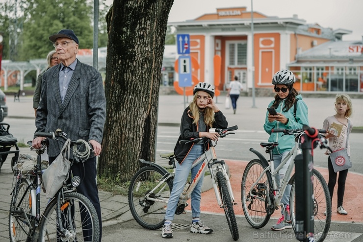 Siguldā atklāta Latvijā pirmā velo iela, kas darbojas kā pilotprojekts Siguldas kopējās satiksmes uzlabošanas koncepcijā Siguldā atklāta Latvijā pirmā velo iela, kas darbojas kā pilotprojekts Siguldas kopējās satiksmes uzlabošanas koncepcijā 283960