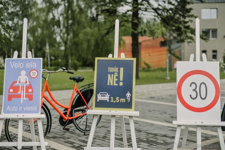 Siguldā atklāta Latvijā pirmā velo iela, kas darbojas kā pilotprojekts Siguldas kopējās satiksmes uzlabošanas koncepcijā Siguldā atklāta Latvijā pirmā velo iela, kas darbojas kā pilotprojekts Siguldas kopējās satiksmes uzlabošanas koncepcijā 283974