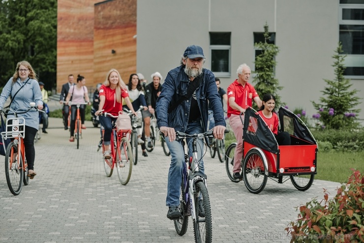 Siguldā atklāta Latvijā pirmā velo iela, kas darbojas kā pilotprojekts Siguldas kopējās satiksmes uzlabošanas koncepcijā Siguldā atklāta Latvijā pirmā velo iela, kas darbojas kā pilotprojekts Siguldas kopējās satiksmes uzlabošanas koncepcijā 283975