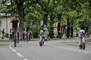 Siguldā atklāj pirmo velo ielu Latvijā 