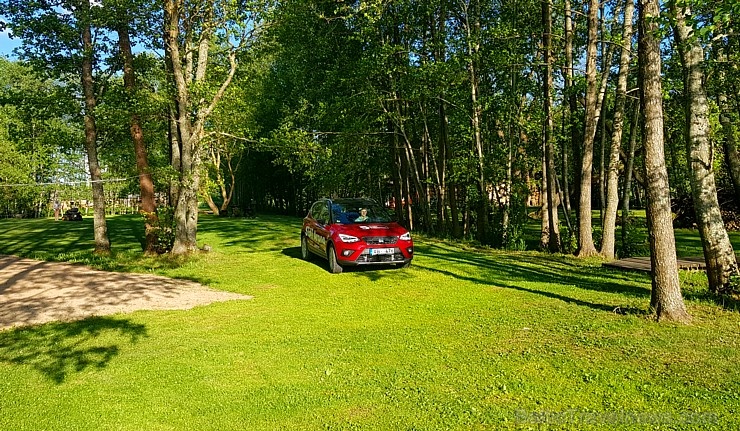 Travelnews.lv apceļo Latviju ar spānisko «Seat Arona» 284190