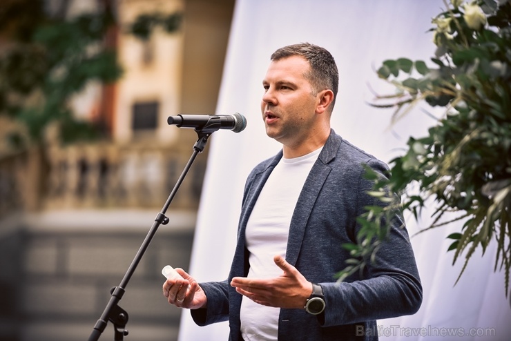 Pie Latvijas Nacionālā mākslas muzeja Rīgā atklāta tēlnieka Aigara Bikšes izgatavota vērienīga skulptūra «Mediķi pasaulei» Pie Latvijas Nacionālā mākslas muzeja Rīgā atklāta tēlnieka Aigara Bikšes izgatavota vērienīga skulptūra «Mediķi pasaulei» 284390