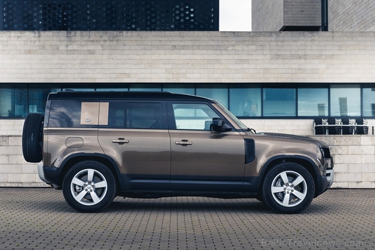 Land Rover salonā Rīgā ieradies Land Rover Defender – viens no pievilcīgākajiem desmitgades automobiļiem Land Rover salonā Rīgā ieradies Land Rover Defender – viens no pievilcīgākajiem desmitgades automobiļiem 284474