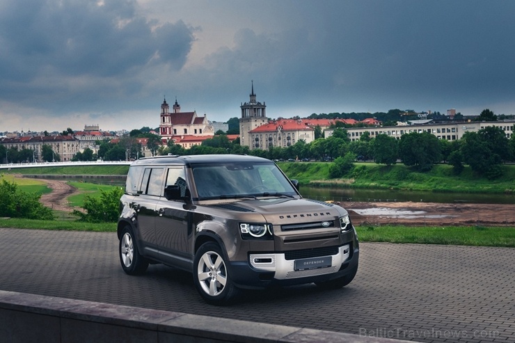 Land Rover salonā Rīgā ieradies Land Rover Defender – viens no pievilcīgākajiem desmitgades automobiļiem Land Rover salonā Rīgā ieradies Land Rover Defender – viens no pievilcīgākajiem desmitgades automobiļiem 284475
