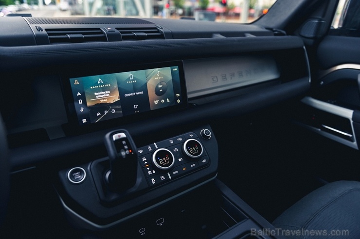 Land Rover salonā Rīgā ieradies Land Rover Defender – viens no pievilcīgākajiem desmitgades automobiļiem Land Rover salonā Rīgā ieradies Land Rover Defender – viens no pievilcīgākajiem desmitgades automobiļiem 284477