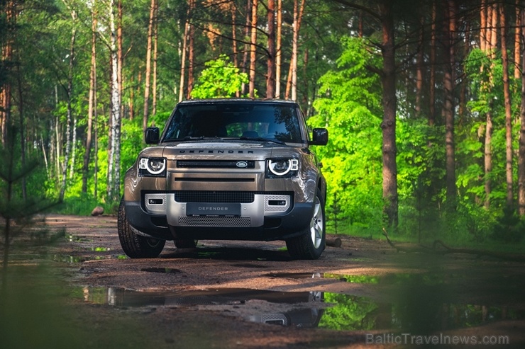 Land Rover salonā Rīgā ieradies Land Rover Defender – viens no pievilcīgākajiem desmitgades automobiļiem Land Rover salonā Rīgā ieradies Land Rover Defender – viens no pievilcīgākajiem desmitgades automobiļiem 284478
