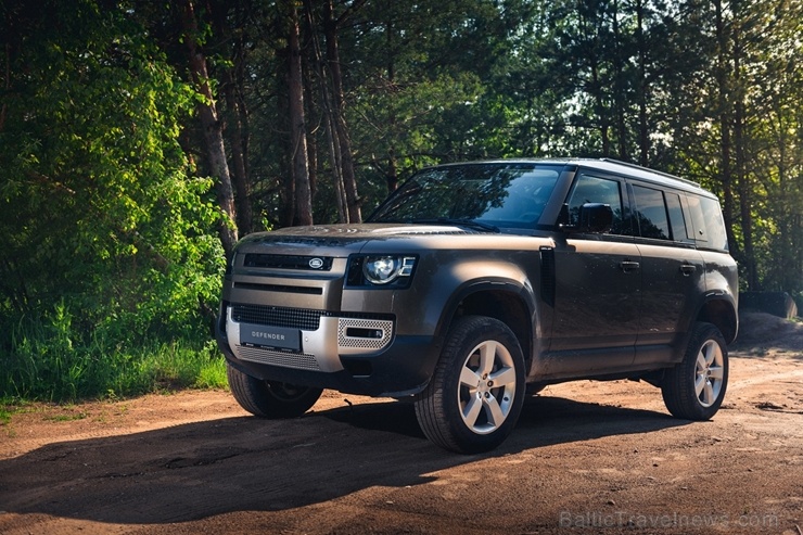 Land Rover salonā Rīgā ieradies Land Rover Defender – viens no pievilcīgākajiem desmitgades automobiļiem Land Rover salonā Rīgā ieradies Land Rover Defender – viens no pievilcīgākajiem desmitgades automobiļiem 284481