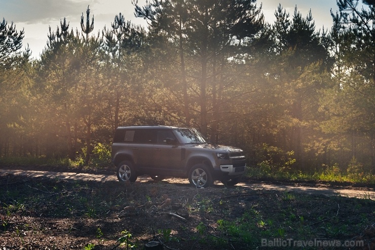 Land Rover salonā Rīgā ieradies Land Rover Defender – viens no pievilcīgākajiem desmitgades automobiļiem Land Rover salonā Rīgā ieradies Land Rover Defender – viens no pievilcīgākajiem desmitgades automobiļiem 284482