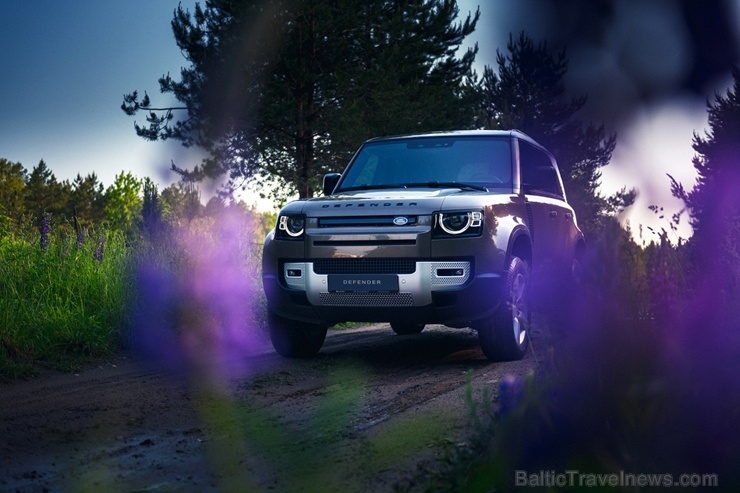 Land Rover salonā Rīgā ieradies Land Rover Defender – viens no pievilcīgākajiem desmitgades automobiļiem Land Rover salonā Rīgā ieradies Land Rover Defender – viens no pievilcīgākajiem desmitgades automobiļiem 284483