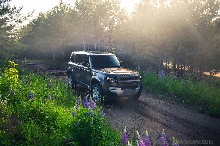 Land Rover salonā Rīgā ieradies Land Rover Defender – viens no pievilcīgākajiem desmitgades automobiļiem Land Rover salonā Rīgā ieradies Land Rover Defender – viens no pievilcīgākajiem desmitgades automobiļiem 284484