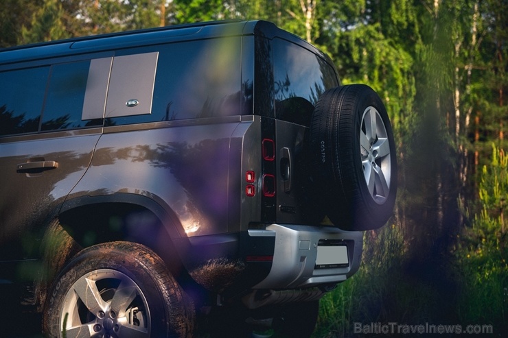 Land Rover salonā Rīgā ieradies Land Rover Defender – viens no pievilcīgākajiem desmitgades automobiļiem Land Rover salonā Rīgā ieradies Land Rover Defender – viens no pievilcīgākajiem desmitgades automobiļiem 284485
