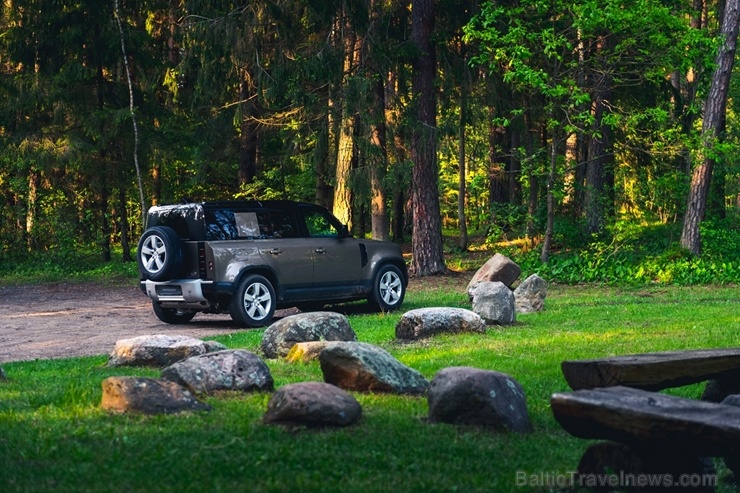 Land Rover salonā Rīgā ieradies Land Rover Defender – viens no pievilcīgākajiem desmitgades automobiļiem Land Rover salonā Rīgā ieradies Land Rover Defender – viens no pievilcīgākajiem desmitgades automobiļiem 284489