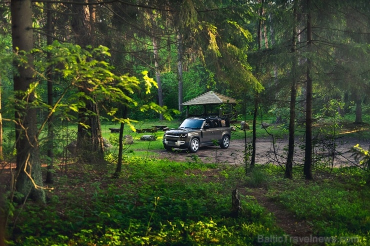 Land Rover salonā Rīgā ieradies Land Rover Defender – viens no pievilcīgākajiem desmitgades automobiļiem Land Rover salonā Rīgā ieradies Land Rover Defender – viens no pievilcīgākajiem desmitgades automobiļiem 284490