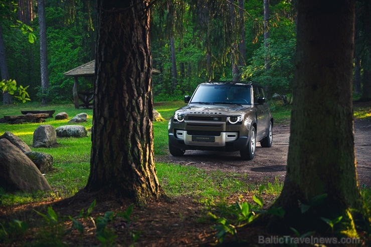 Land Rover salonā Rīgā ieradies Land Rover Defender – viens no pievilcīgākajiem desmitgades automobiļiem Land Rover salonā Rīgā ieradies Land Rover Defender – viens no pievilcīgākajiem desmitgades automobiļiem 284491