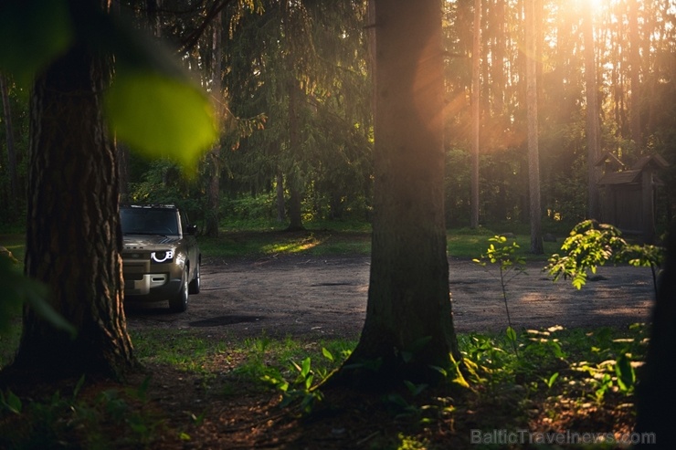 Land Rover salonā Rīgā ieradies Land Rover Defender – viens no pievilcīgākajiem desmitgades automobiļiem Land Rover salonā Rīgā ieradies Land Rover Defender – viens no pievilcīgākajiem desmitgades automobiļiem 284492