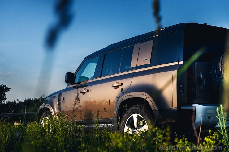 Land Rover salonā Rīgā ieradies Land Rover Defender – viens no pievilcīgākajiem desmitgades automobiļiem Land Rover salonā Rīgā ieradies Land Rover Defender – viens no pievilcīgākajiem desmitgades automobiļiem 284493