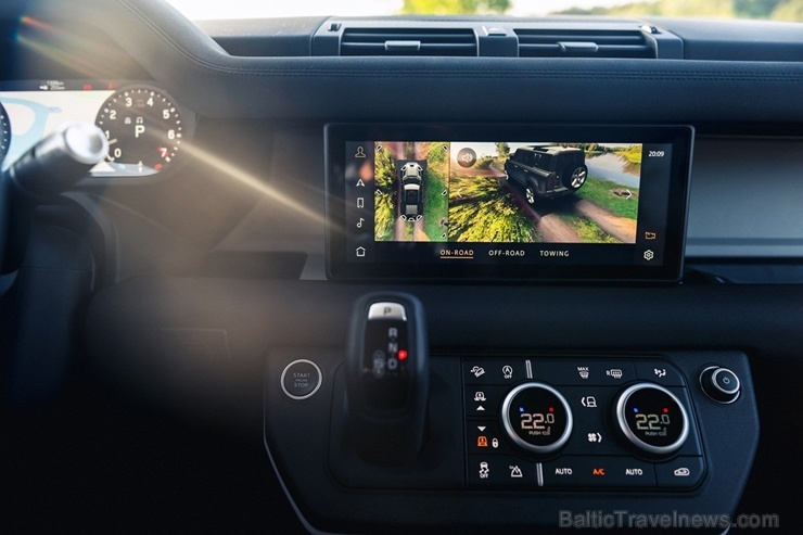 Land Rover salonā Rīgā ieradies Land Rover Defender – viens no pievilcīgākajiem desmitgades automobiļiem Land Rover salonā Rīgā ieradies Land Rover Defender – viens no pievilcīgākajiem desmitgades automobiļiem 284494