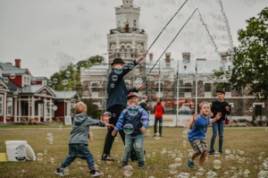 Siguldas pils kvartāla skanīgi atklāj vasaras koncertsezonu un Dzīvā sudraba muzeju