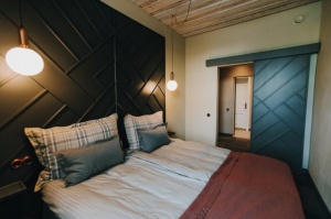 Valmierā ceļotājiem atklāj jaunus dizaina apartamentus 