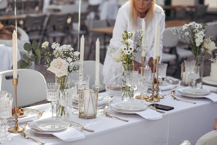 Slepenībā turētais baltais pikniks šajā gadā notika modes zīmolu outlet ciematā Via Jurmala Outlet Village Slepenībā turētais baltais pikniks šajā gadā notika modes zīmolu outlet ciematā Via Jurmala Outlet Village 287196
