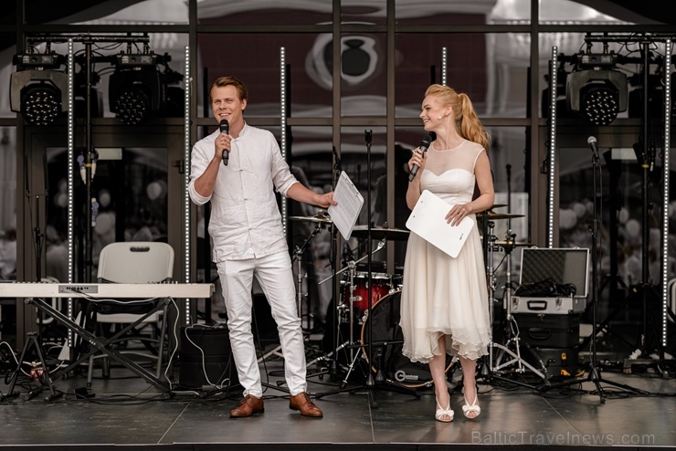 Slepenībā turētais baltais pikniks šajā gadā notika modes zīmolu outlet ciematā Via Jurmala Outlet Village Slepenībā turētais baltais pikniks šajā gadā notika modes zīmolu outlet ciematā Via Jurmala Outlet Village 287221