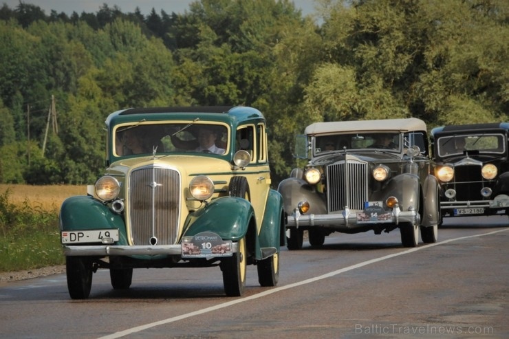 2020. gada 25. jūlijā no Rīgas Motormuzeja uz Cēsīm startēja retro auto parāde 2020. gada 25. jūlijā no Rīgas Motormuzeja uz Cēsīm startēja retro auto parāde