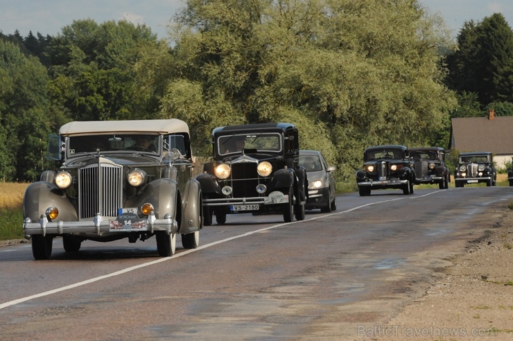 2020. gada 25. jūlijā no Rīgas Motormuzeja uz Cēsīm startēja retro auto parāde 2020. gada 25. jūlijā no Rīgas Motormuzeja uz Cēsīm startēja retro auto parāde