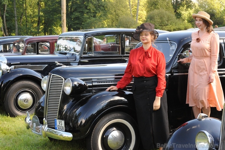 2020. gada 25. jūlijā no Rīgas Motormuzeja uz Cēsīm startēja retro auto parāde 2020. gada 25. jūlijā no Rīgas Motormuzeja uz Cēsīm startēja retro auto parāde