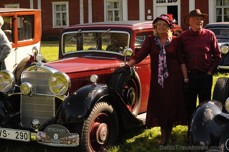 2020. gada 25. jūlijā no Rīgas Motormuzeja uz Cēsīm startēja retro auto parāde 2020. gada 25. jūlijā no Rīgas Motormuzeja uz Cēsīm startēja retro auto parāde