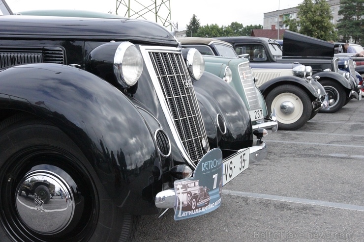 2020. gada 25. jūlijā no Rīgas Motormuzeja uz Cēsīm startēja retro auto parāde 2020. gada 25. jūlijā no Rīgas Motormuzeja uz Cēsīm startēja retro auto parāde