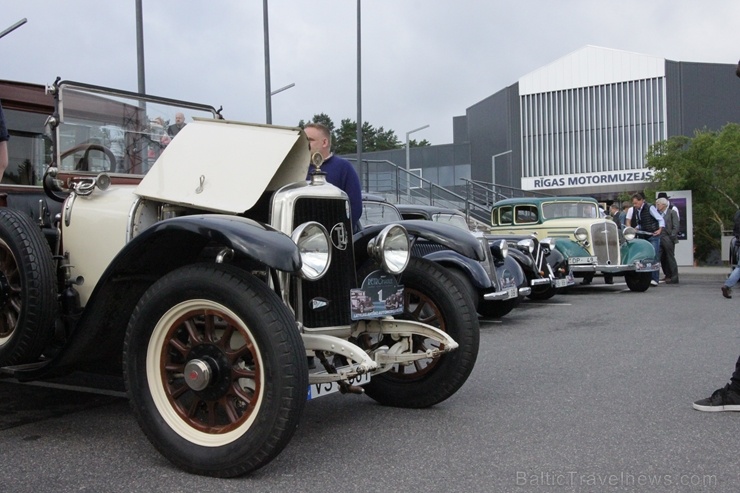 2020. gada 25. jūlijā no Rīgas Motormuzeja uz Cēsīm startēja retro auto parāde 2020. gada 25. jūlijā no Rīgas Motormuzeja uz Cēsīm startēja retro auto parāde