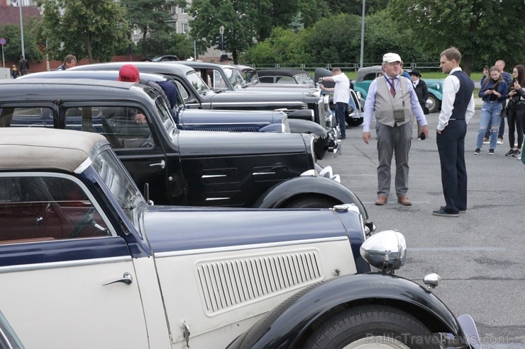 2020. gada 25. jūlijā no Rīgas Motormuzeja uz Cēsīm startēja retro auto parāde 2020. gada 25. jūlijā no Rīgas Motormuzeja uz Cēsīm startēja retro auto parāde