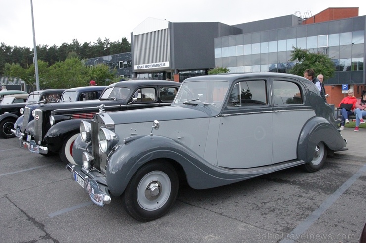 2020. gada 25. jūlijā no Rīgas Motormuzeja uz Cēsīm startēja retro auto parāde 2020. gada 25. jūlijā no Rīgas Motormuzeja uz Cēsīm startēja retro auto parāde
