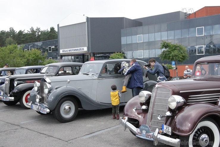 2020. gada 25. jūlijā no Rīgas Motormuzeja uz Cēsīm startēja retro auto parāde 2020. gada 25. jūlijā no Rīgas Motormuzeja uz Cēsīm startēja retro auto parāde