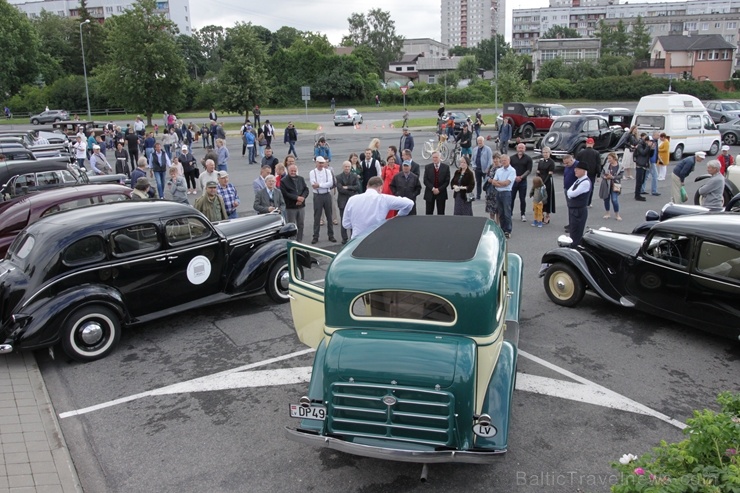 2020. gada 25. jūlijā no Rīgas Motormuzeja uz Cēsīm startēja retro auto parāde 2020. gada 25. jūlijā no Rīgas Motormuzeja uz Cēsīm startēja retro auto parāde