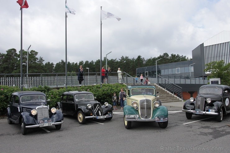 2020. gada 25. jūlijā no Rīgas Motormuzeja uz Cēsīm startēja retro auto parāde 2020. gada 25. jūlijā no Rīgas Motormuzeja uz Cēsīm startēja retro auto parāde