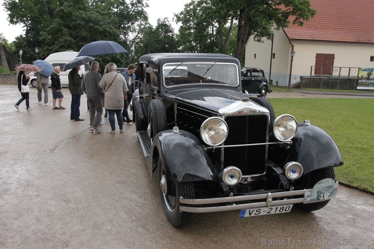 2020. gada 25. jūlijā no Rīgas Motormuzeja uz Cēsīm startēja retro auto parāde 2020. gada 25. jūlijā no Rīgas Motormuzeja uz Cēsīm startēja retro auto parāde