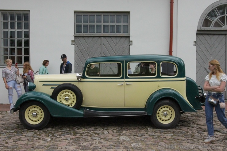 2020. gada 25. jūlijā no Rīgas Motormuzeja uz Cēsīm startēja retro auto parāde 2020. gada 25. jūlijā no Rīgas Motormuzeja uz Cēsīm startēja retro auto parāde