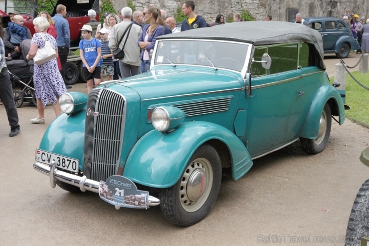 2020. gada 25. jūlijā no Rīgas Motormuzeja uz Cēsīm startēja retro auto parāde 2020. gada 25. jūlijā no Rīgas Motormuzeja uz Cēsīm startēja retro auto parāde