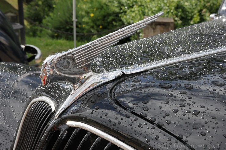 2020. gada 25. jūlijā no Rīgas Motormuzeja uz Cēsīm startēja retro auto parāde 2020. gada 25. jūlijā no Rīgas Motormuzeja uz Cēsīm startēja retro auto parāde